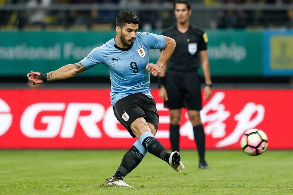 Suárez maakt 50e interlanddoelpunt tegen Tsjechië in de China Cup