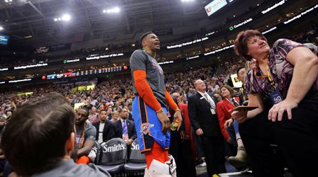 NBA-ster Westbrook door het lint tegen 'provocerende' fan (video)