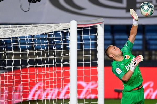 Cillessen heeft rustige avond bij zakelijke overwinning Valencia