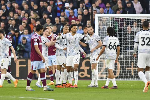 Chelsea wint wéér niet; Liverpool draait het om tegen West Ham United