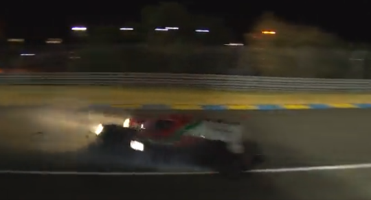 🎥 | Daniil Kvyat hangt zijn auto keihard in de muur tijdens 24 uur van Le Mans