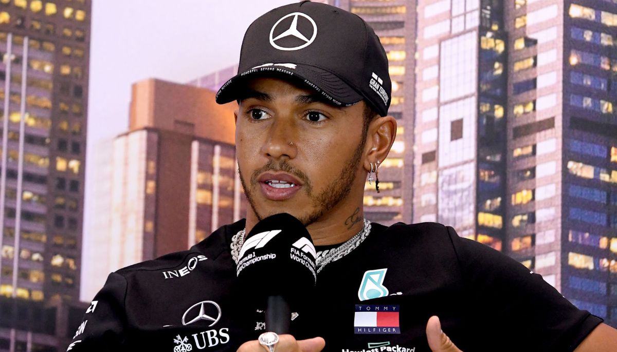 Lewis Hamilton noemt het doorgaan van de F1, ondanks het coronavirus 'zeer schokkend'