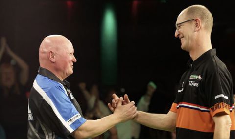 Het enige Nederlandse oudje ligt na 1 ronde alweer uit het WK darts voor senioren