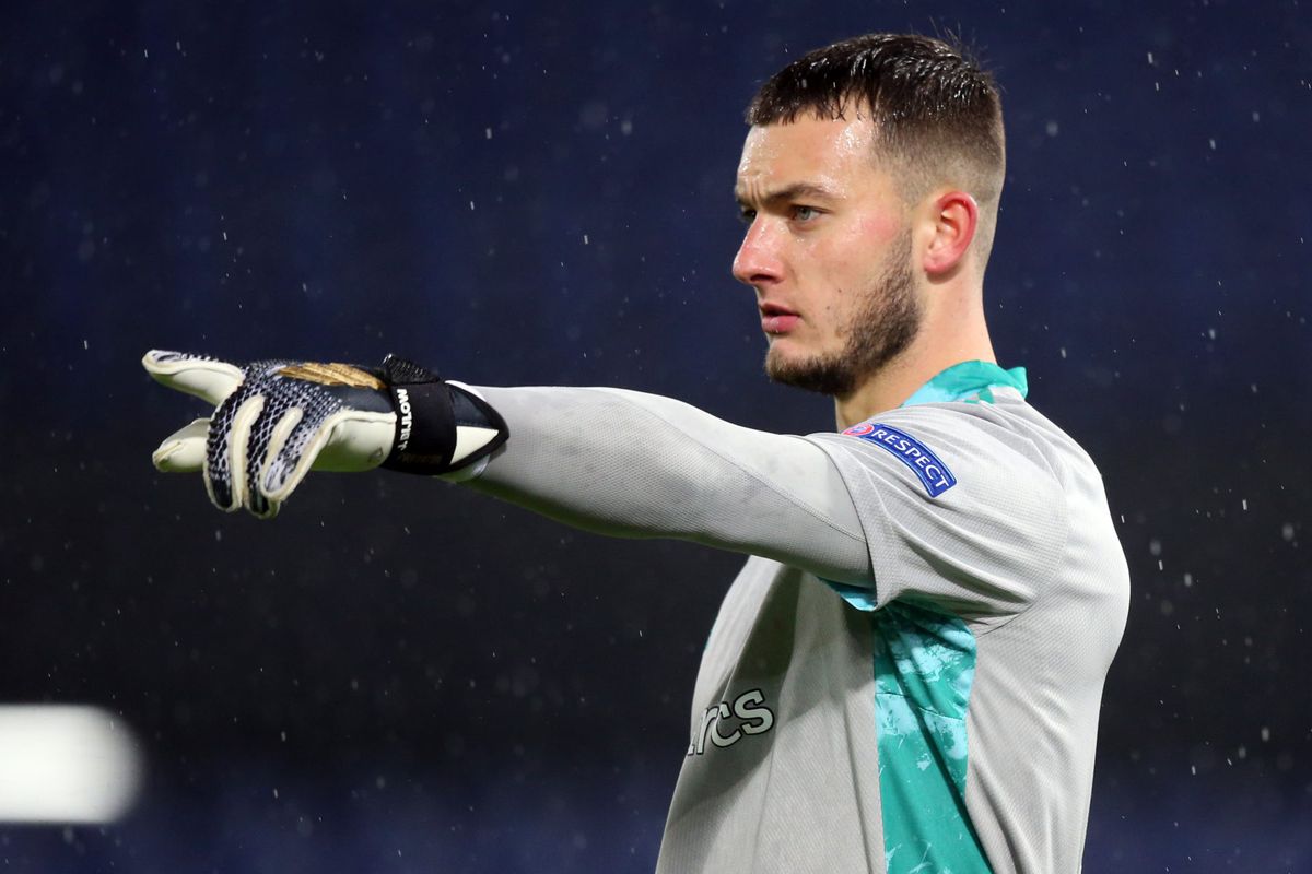 Drama voor Justin Bijlow: keeper valt vlak voor Feyenoord-FC Groningen én Oranje uit