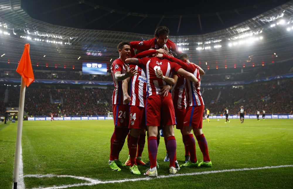 Atlético met één been in kwartfinale na mooi gevecht in Leverkusen (video's)