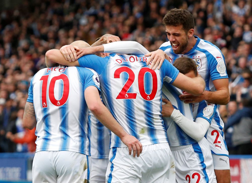 Man United zet zich voor lul met verlies tegen Huddersfield (video's)