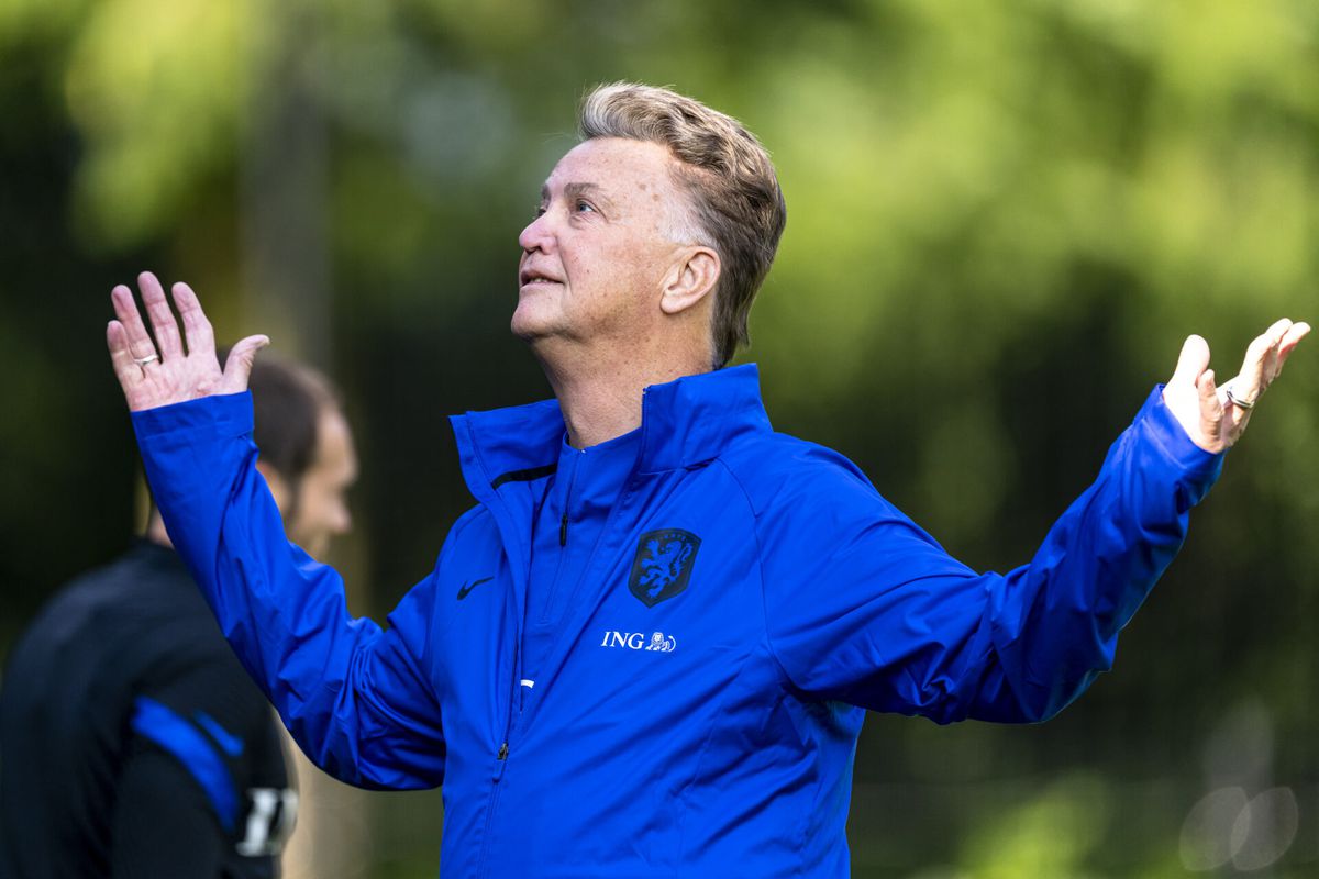 Louis van Gaal houdt zich aan zijn woord: hij wordt 1 duel interim-trainer bij Telstar