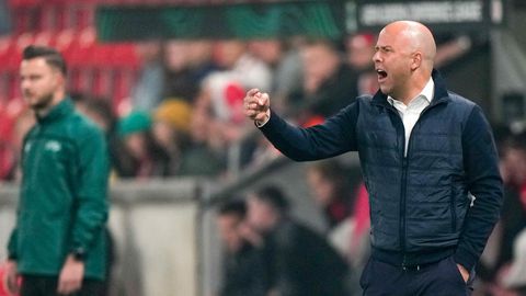 Arne Slot blij met halve finales: 'Maar ja, hebben ambities om nóg verder te komen'