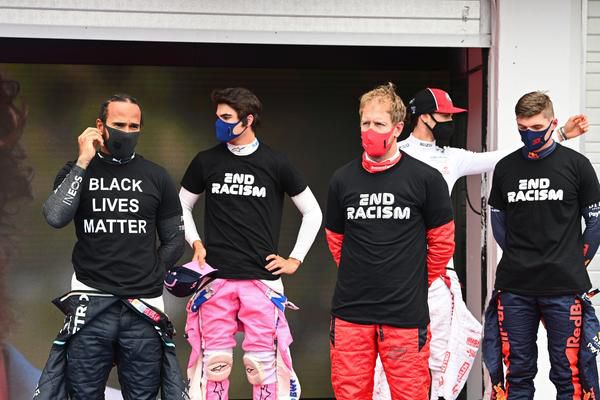 Hamilton klaagt over chaotisch protest tegen racisme in Hongarije