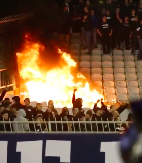 🔥 | Zien: Kroatische fans zetten tribune in de fik bij duel tussen Hajduk Split en Dinamo Zagreb