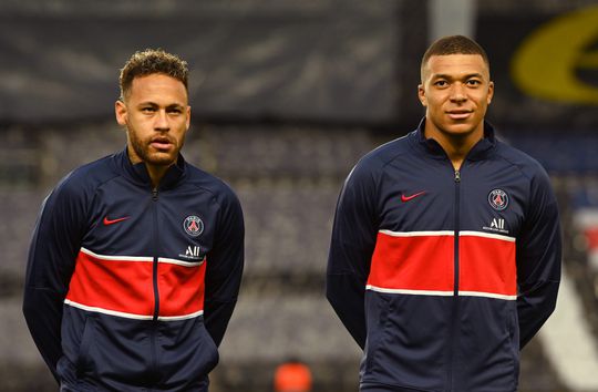 Mbappé en Bakker op de bank: check hier de opstellingen van Manchester City & PSG