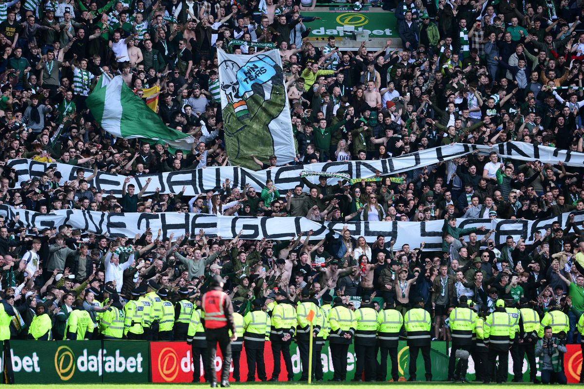 'Fan vecht voor z'n leven na georganiseerd gevecht tussen Celtic en Rangers-hooligans'