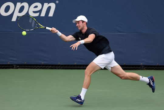 Tegenstander haakt geblesseerd af, Botic van de Zandschulp 'gratis' naar 2e ronde US Open