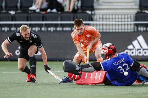 Nederlandse hockeyers winnen op EK van Wales en spelen in halve finales tegen België