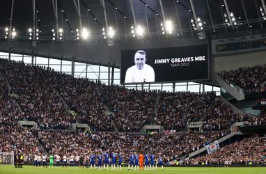 🎥 | Tottenham Hotspur eert op indrukwekkende wijze overleden legende Jimmy Greaves