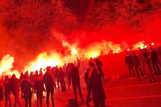 🎥​ | Groots onthaal in Eindhoven voor PSV na zege op Ajax