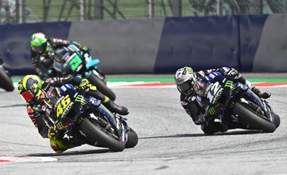 🎥 | Rossi krijgt bijna een motor tegen zijn hoofd aan