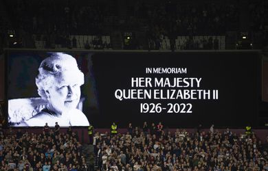 Premier League komt dit weekend bij alle wedstrijden met eerbetoon aan overleden Queen