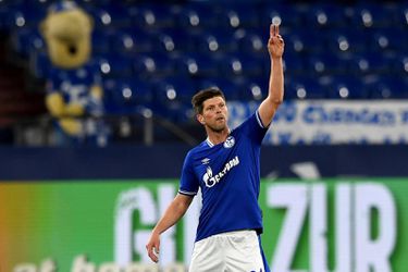 Trainer Schalke hint op eerste basisplaats voor Klaas-Jan Huntelaar: 'Hij is het verst van iedereen'
