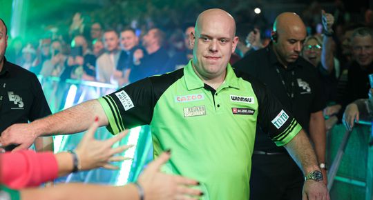 Michael van Gerwen gooit eindzege weg op Players Championship Finals, Luke Humphries wint