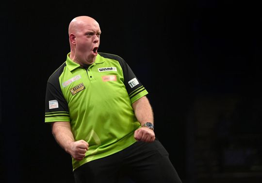 🎥 | Michael van Gerwen dendert langs Dimitri Van den Bergh bij EuroTour, ook Danny Noppert naar kwartfinales