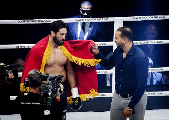 Badr Hari en Jamal Ben Saddik terug in actie voor Glory-gevecht