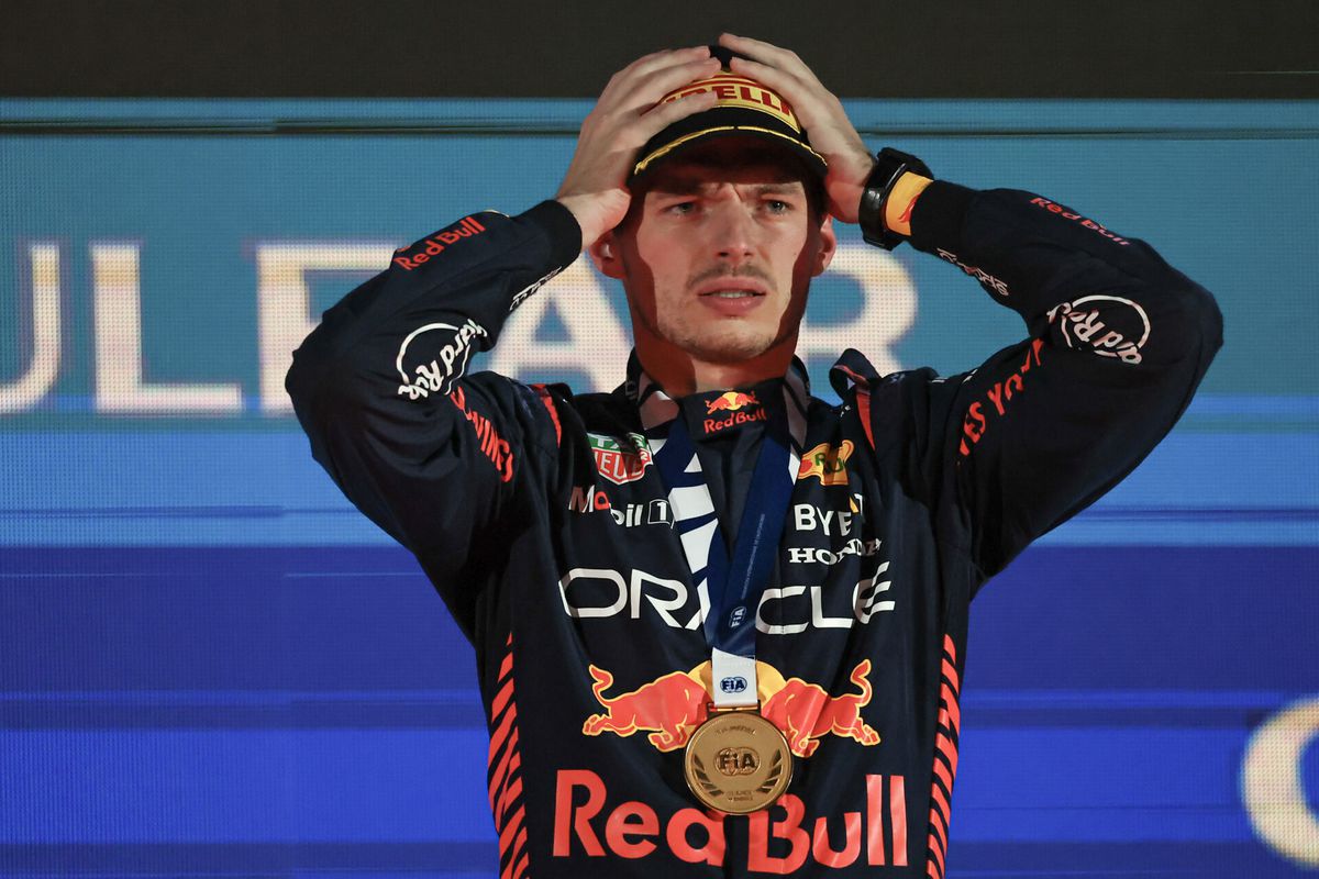 Max Verstappen heeft buikgriep: meldt zich dag later voor GP Saoedi-Arabië