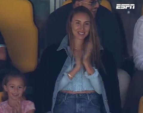 🎥​😍​ | Vrouw Burak Yilmaz klapt haar handen stuk na GEWELDIGE vrije trap van Turkse spits