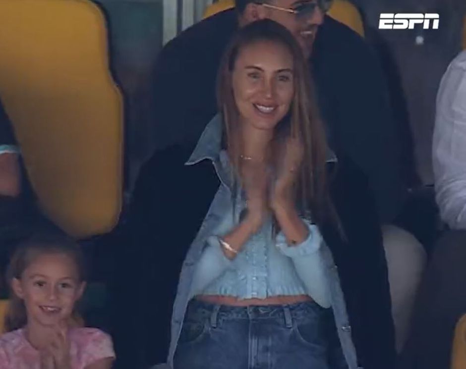 🎥​😍​ | Vrouw Burak Yilmaz klapt haar handen stuk na GEWELDIGE vrije trap van Turkse spits
