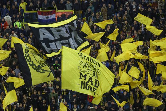 📸 | Vitesse-fans protesteren bij KNVB: 'Jullie maken ons kapot'