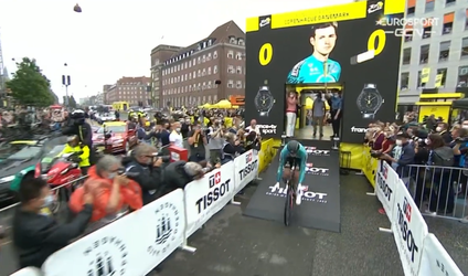 🎥​ | De Tour de France is begonnen! 1e wielrenner onderweg in tijdrit