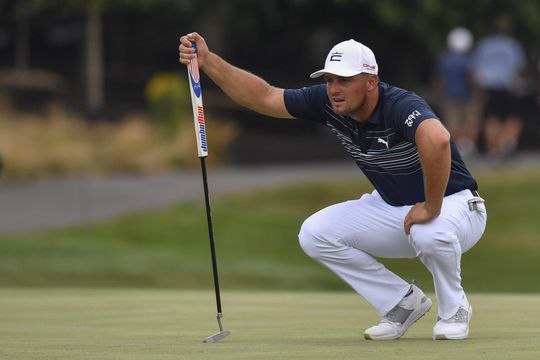 🎥​ | Golfer DeChambeau loopt tegen touw aan: 'Oh mijn God, het splijt mijn oog'