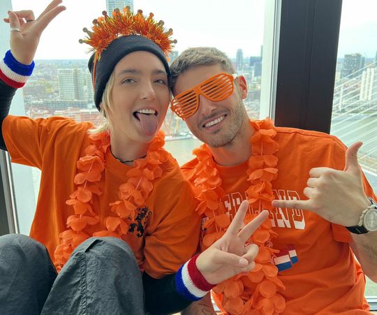 📸 | Viva el rey! Santiago Giménez viert Koningsdag in (oranje) stijl