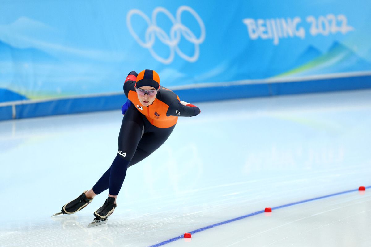 Irene Schouten gooit enorme druk van zich af en pakt GOUD op de 3000 meter