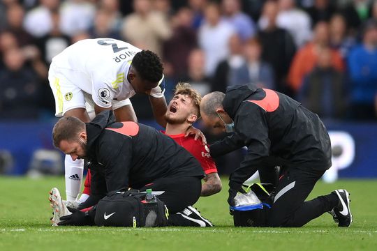 Zwaar geblesseerde Harvey Elliott niet boos op Pascal Struijk: 'Het was geen rode kaart'