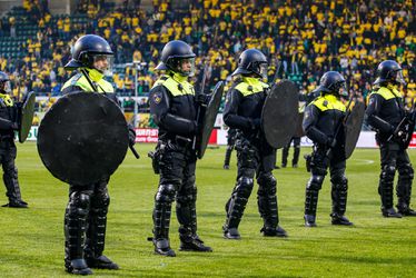 Agenten gewond na chaos in Den Haag door mislopen promotie ADO