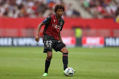 Overmars strikes again: Stengs officieel gepresenteerd bij Antwerp FC