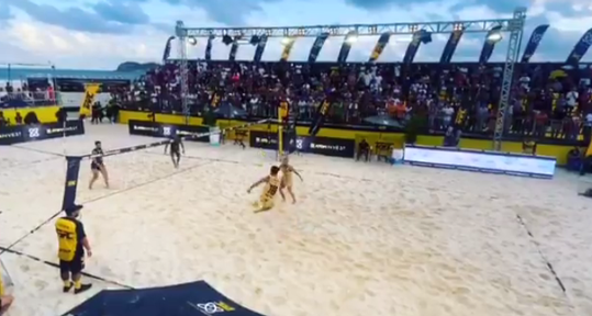 🎥 | Samba! Ronaldinho showt zijn skills bij wedstrijdje voetvolley