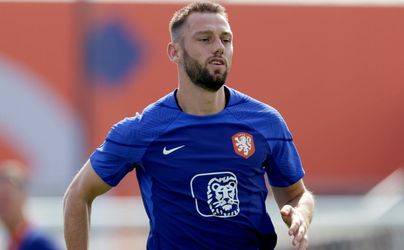 Stefan de Vrij heeft lichte klachten en traint opnieuw voor zichzelf