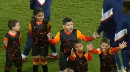 🎥 | Prachtig! Jonge mascottes worden helemaal gek als ze Messi zien