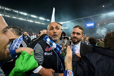 Napoli-trainer Luciano Spalletti draagt titel op aan overleden broer: 'Deze is voor jou!'