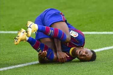 🎥 | Ansu Fati na 9,5 maand weer terug op trainingsveld Barcelona: aanvaller krijgt 20 tikken in z'n nek
