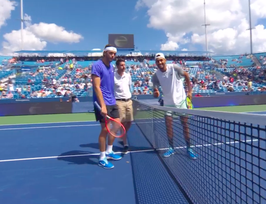 🎥 | Nick Kyrgios neemt Taylor Fritz in de maling: 'Nee, er is helemaal geen camera'