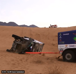 🎥 | Reddingsactie bij Dakar Rally gaat (op z'n zachtst gezegd) niet helemaal goed