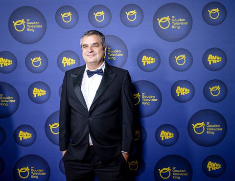 Acteur Frank Lammers is Louis van Gaal zat en is 'heel bang dat we wereldkampioen worden'