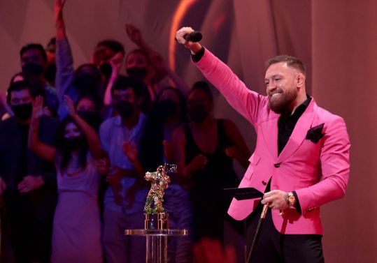 Conor McGregor wil weer de ring in: 'Wanneer vecht ik tegen Oliveira?'