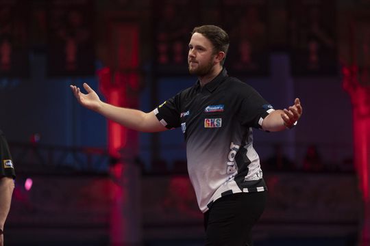 Callan Rydz naar kwartfinale World Matchplay door onverwachte zege op Rob Cross