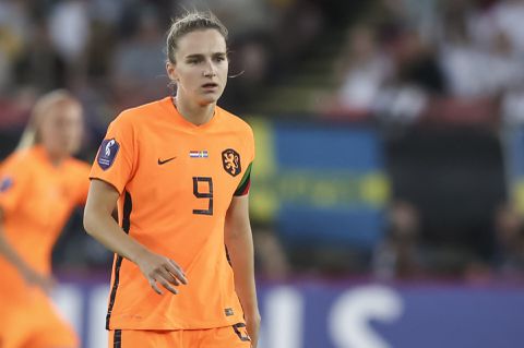 Vivianne Miedema en Jackie Groenen wachten nog op negatieve coronatest