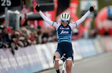 Ellen van Dijk volgt zichzelf op als winnares Dwars door Vlaanderen