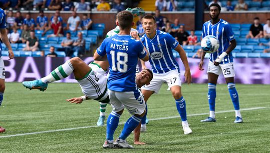 🎥 | Omhaal! Giorgos Giakoumakis (oud-spits VVV-Venlo) laat Celtic-fans genieten